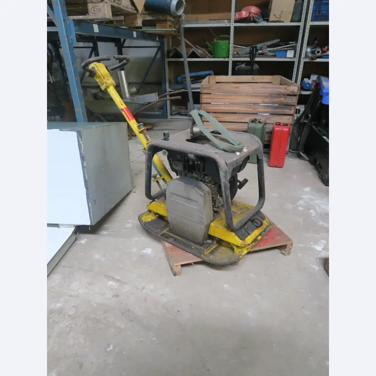 Div. techn. Einrichtung aus einem Lagerbestand-1