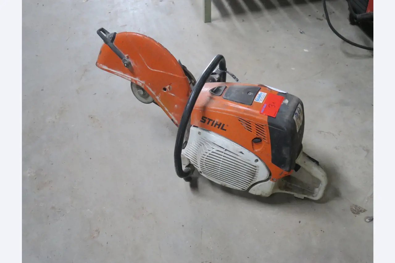 Div. techn. Einrichtung aus einem Lagerbestand-1