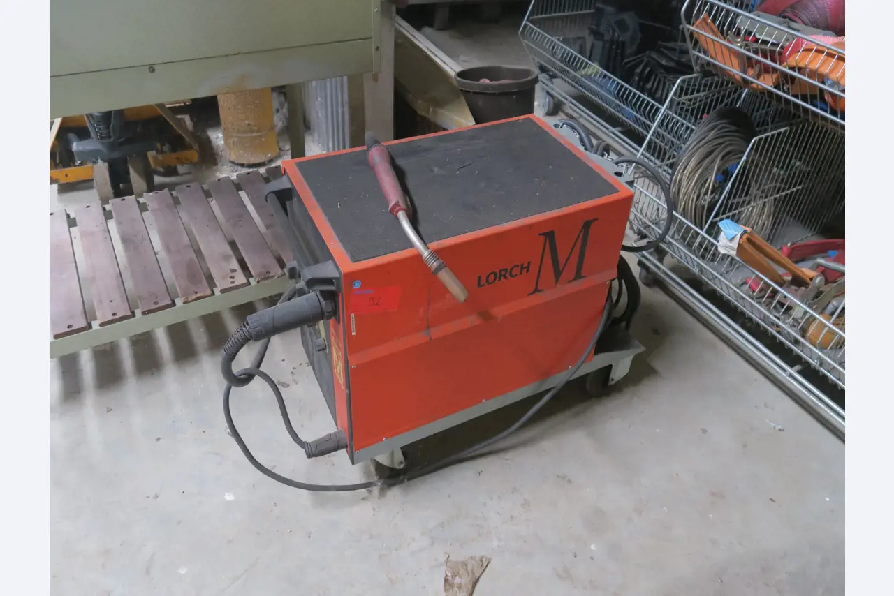 Div. techn. Einrichtung aus einem Lagerbestand-1