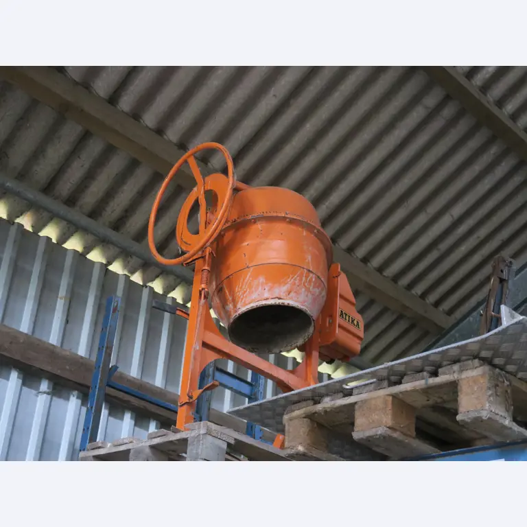 Div. techn. Einrichtung aus einem Lagerbestand-1