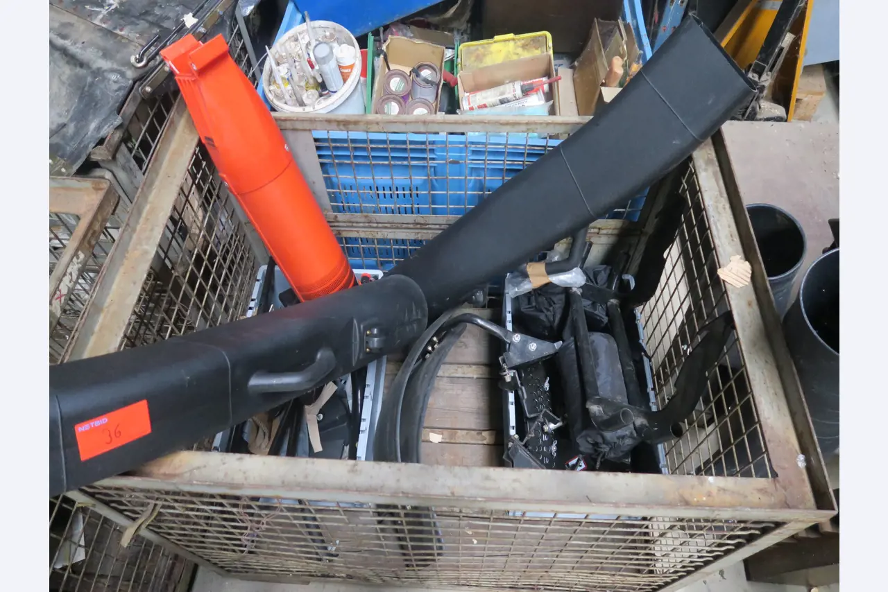 Div. techn. Einrichtung aus einem Lagerbestand-1