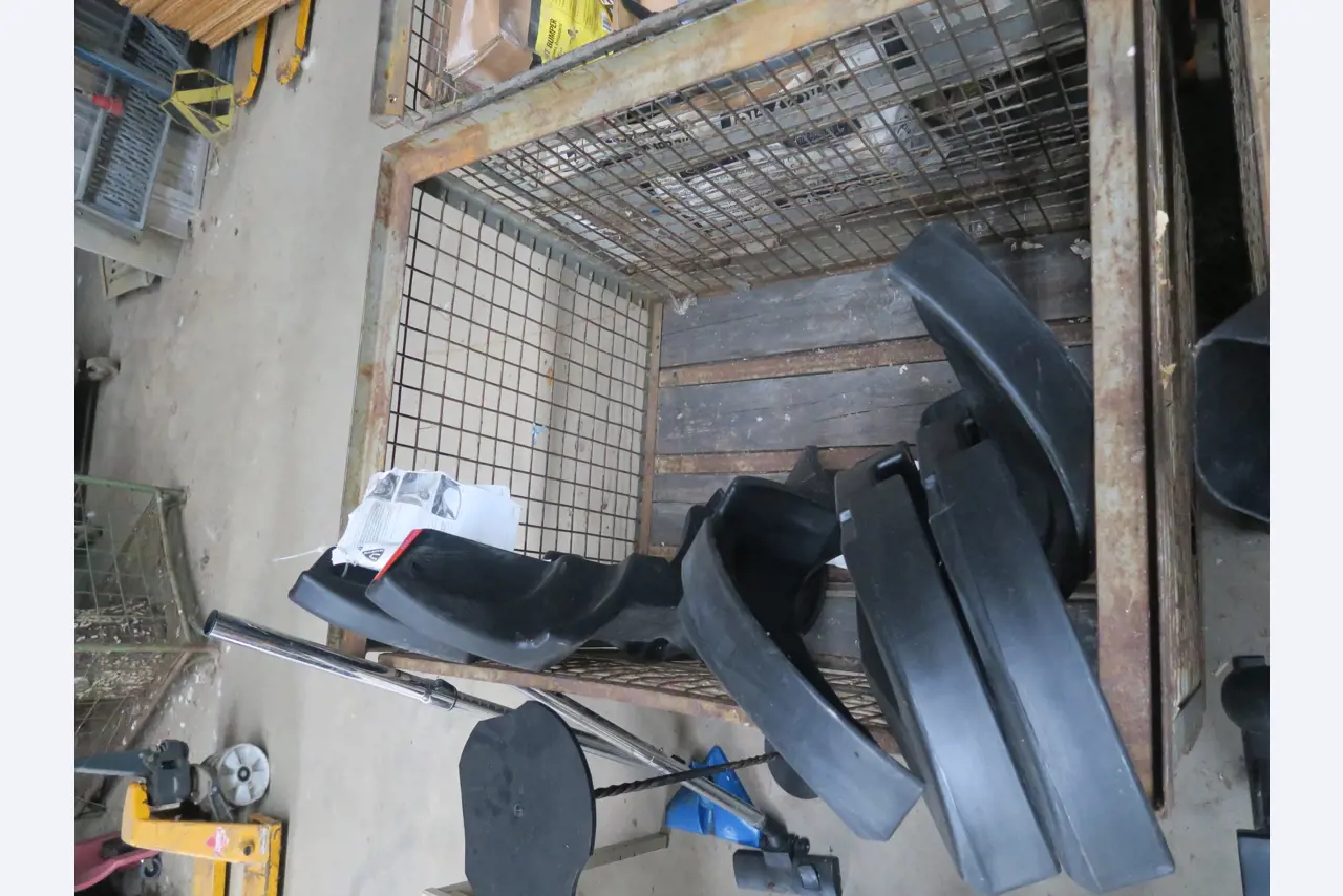 Div. techn. Einrichtung aus einem Lagerbestand-2