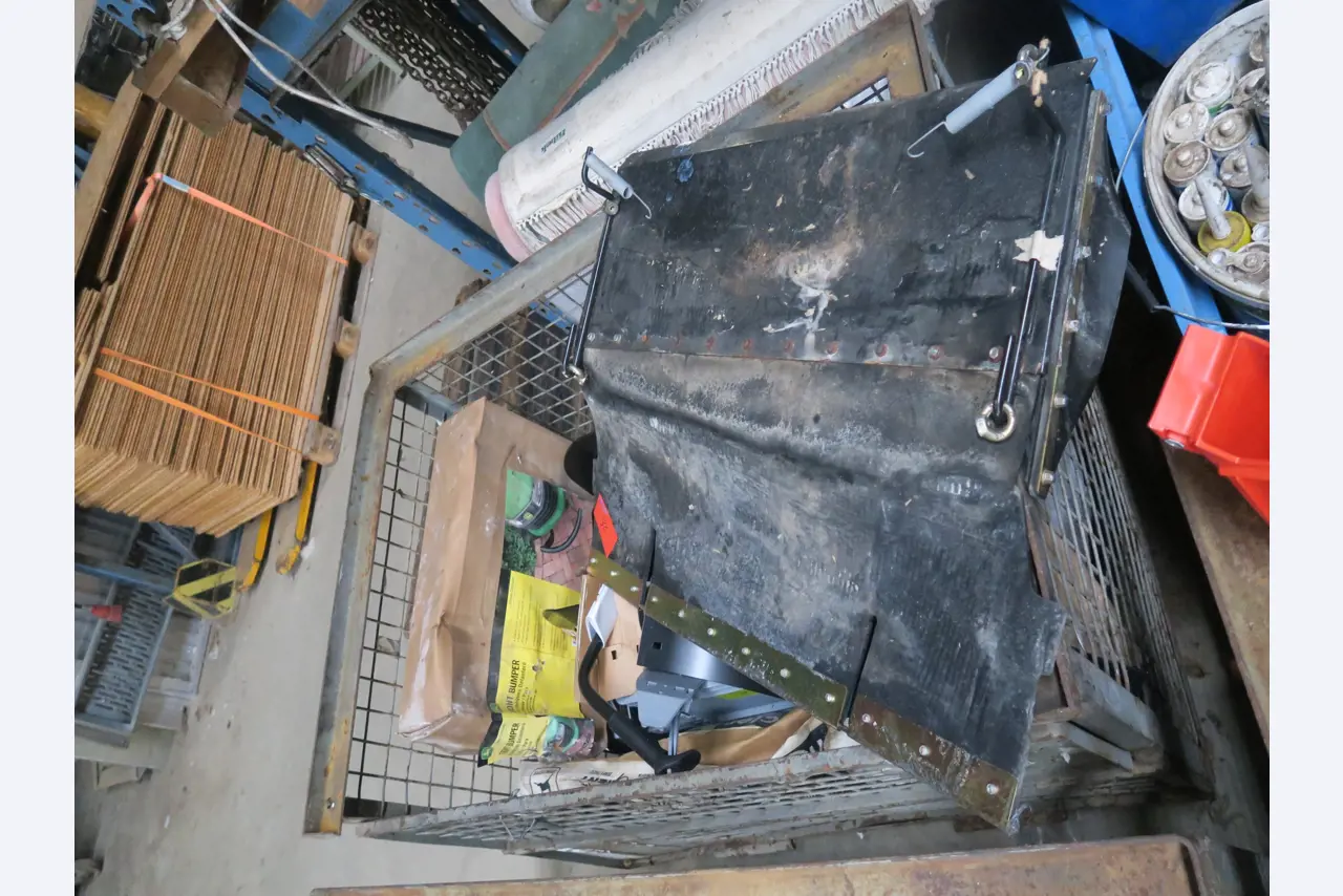 Div. techn. Einrichtung aus einem Lagerbestand-3