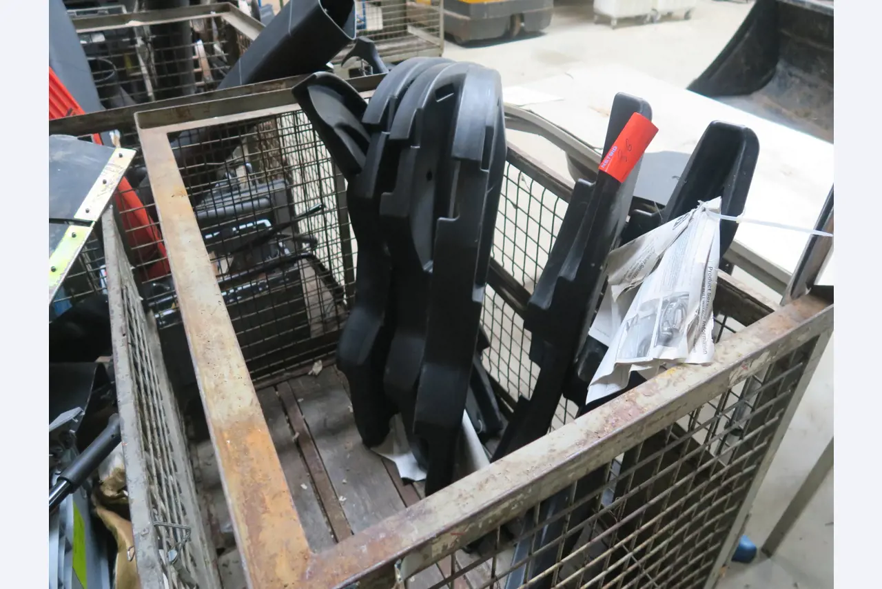 Div. techn. Einrichtung aus einem Lagerbestand-4