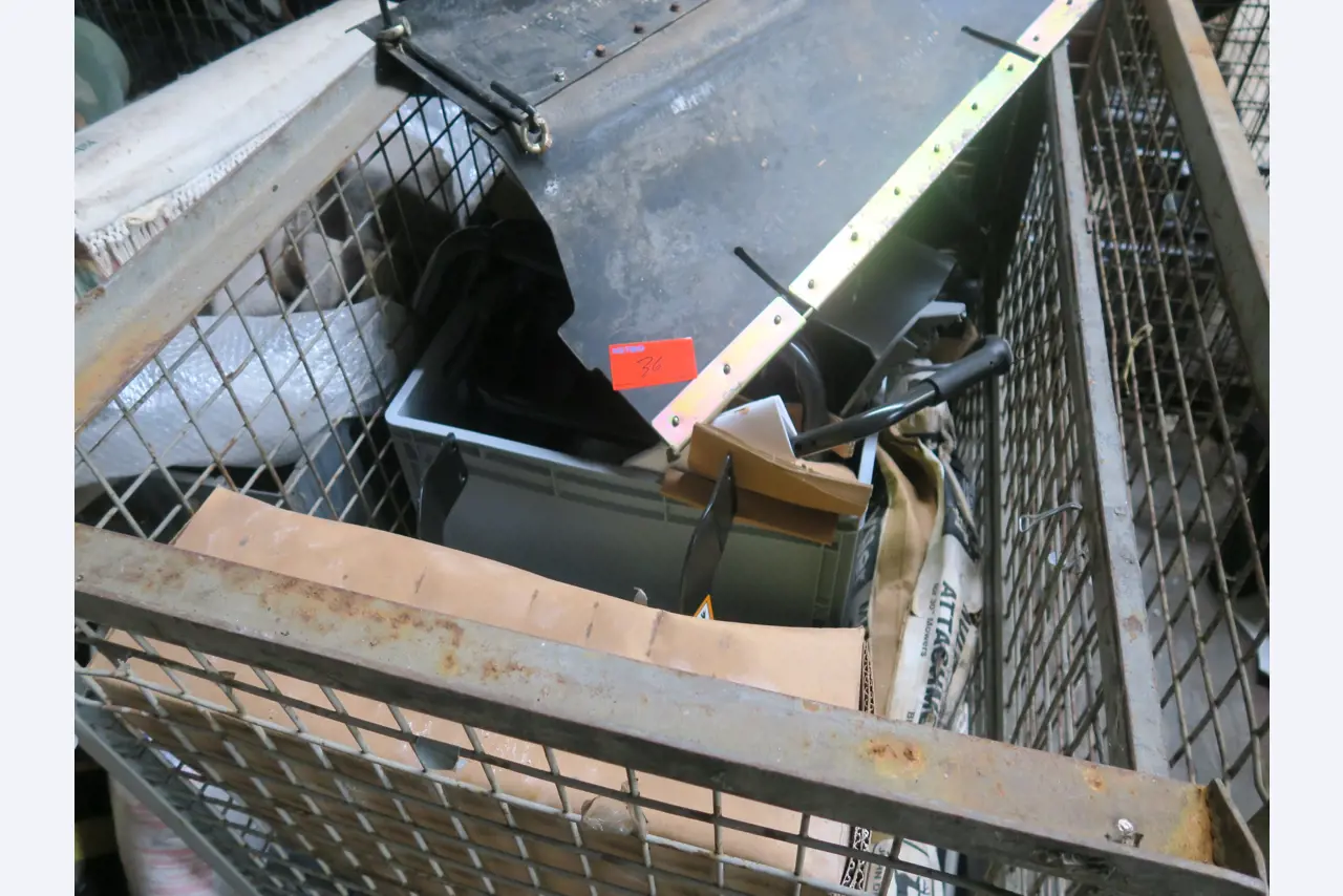 Div. techn. Einrichtung aus einem Lagerbestand-5