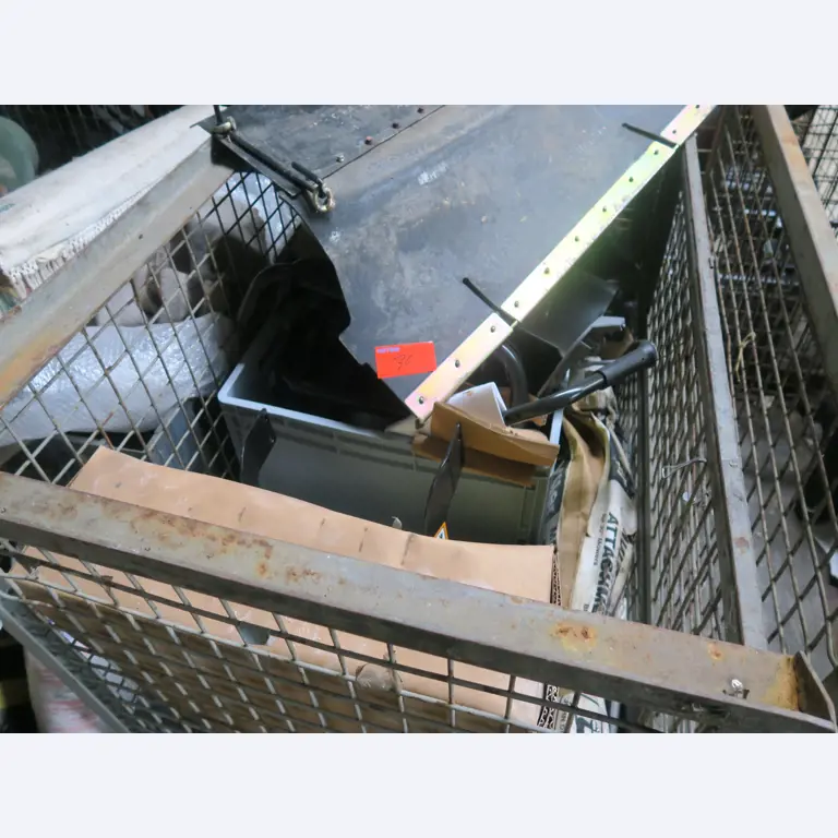 Div. techn. Einrichtung aus einem Lagerbestand-5