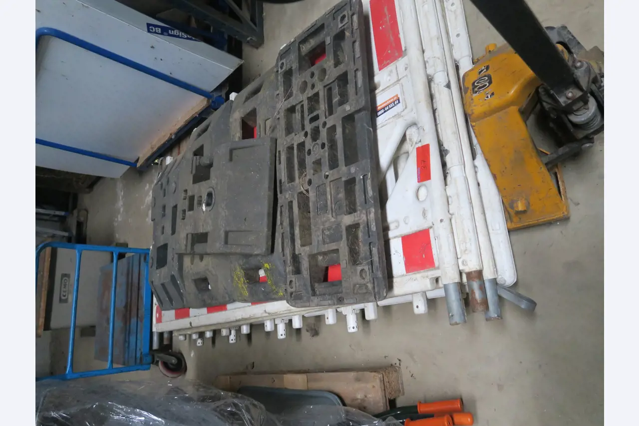 Div. techn. Einrichtung aus einem Lagerbestand-1