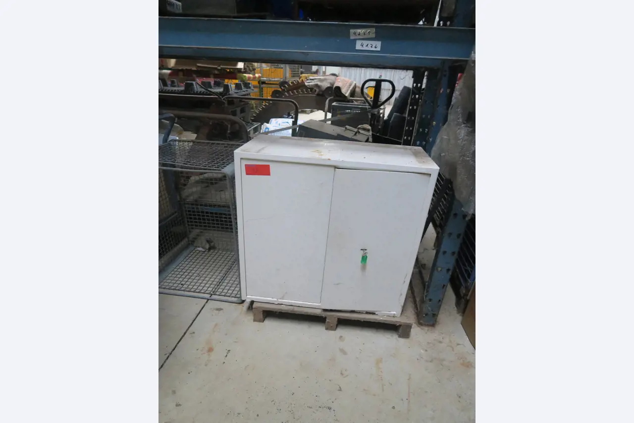 Div. techn. Einrichtung aus einem Lagerbestand-1