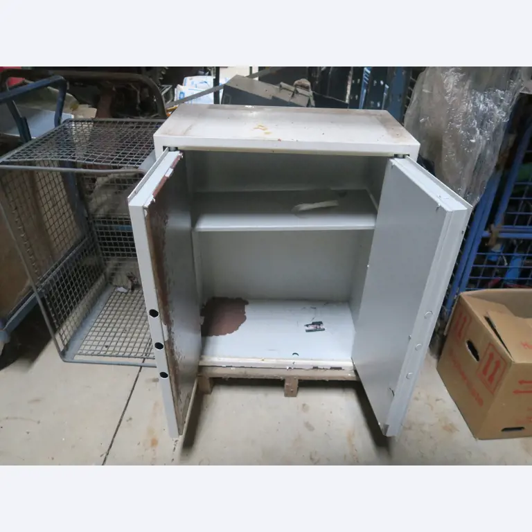 Div. techn. Einrichtung aus einem Lagerbestand-2