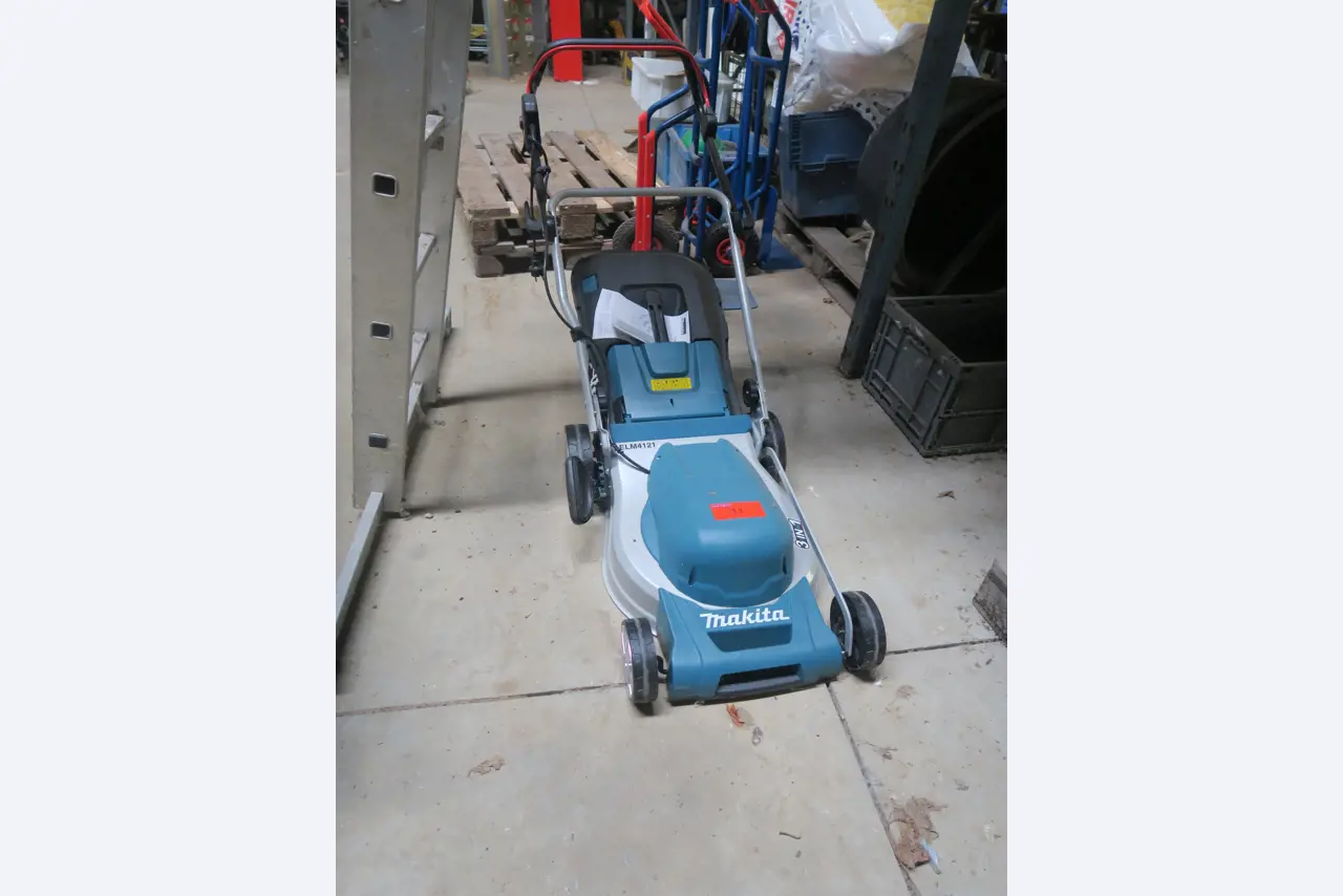 Div. techn. Einrichtung aus einem Lagerbestand-1