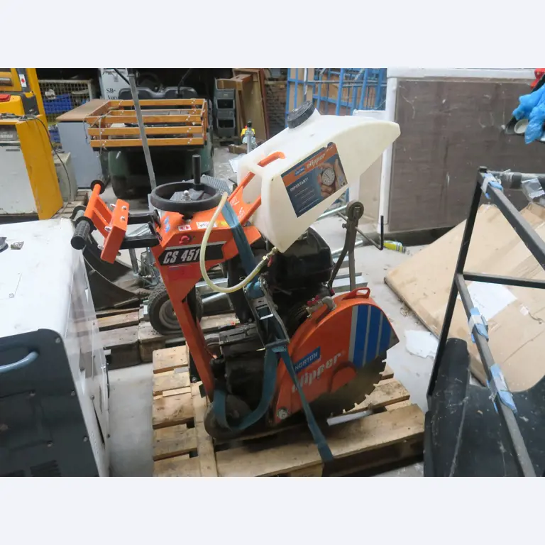 Div. techn. Einrichtung aus einem Lagerbestand-1