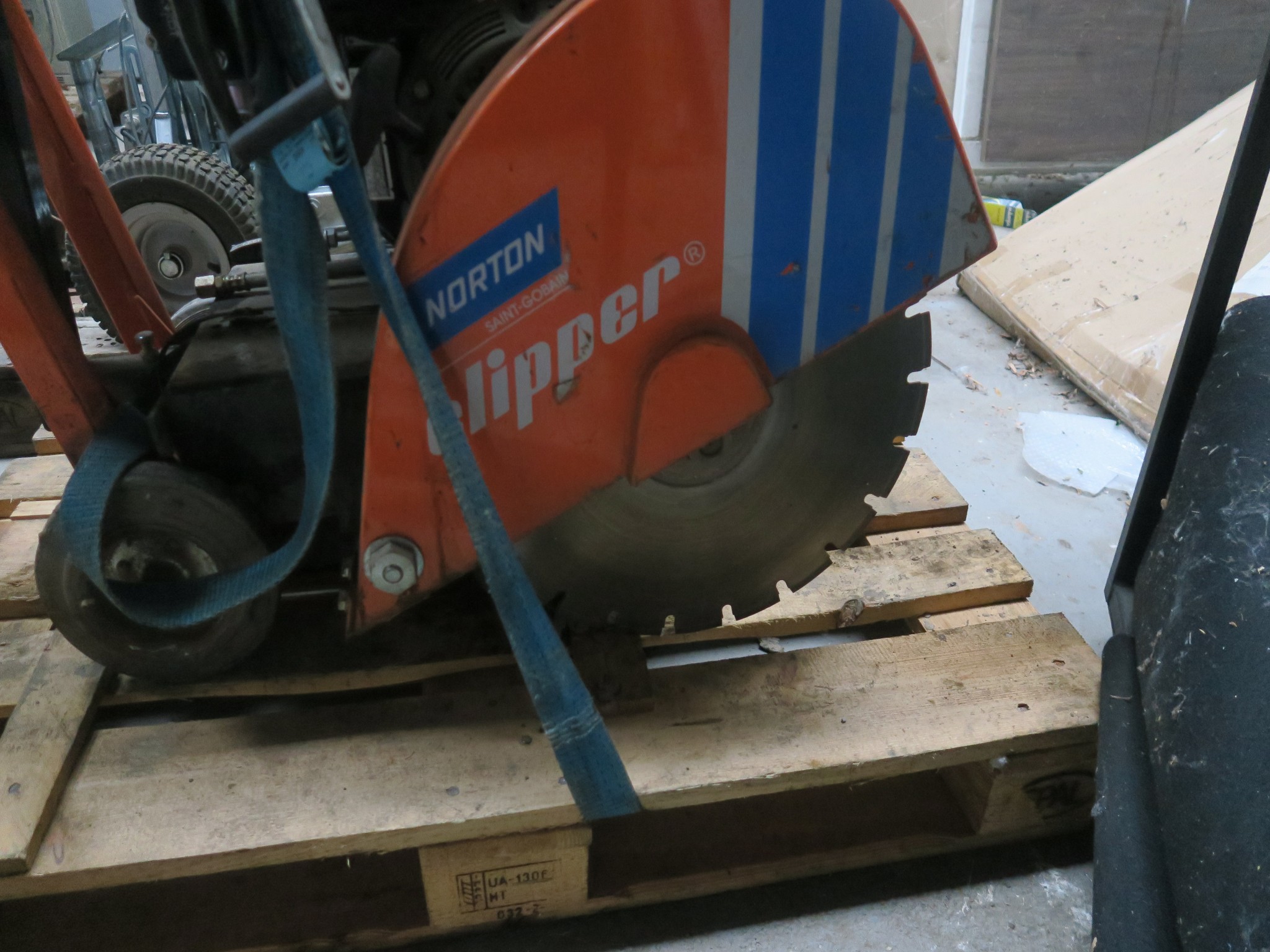 Różne urządzenia techniczne z magazynu-2