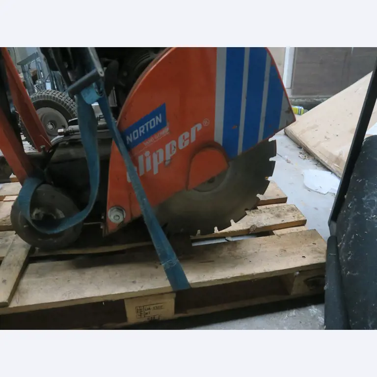 Div. techn. Einrichtung aus einem Lagerbestand-2