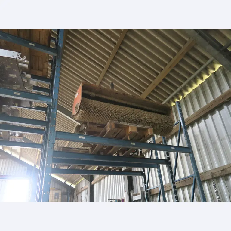 Div. techn. Einrichtung aus einem Lagerbestand-1