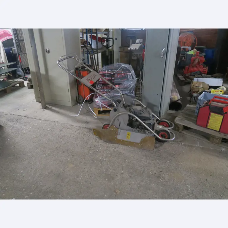 Div. techn. Einrichtung aus einem Lagerbestand-1