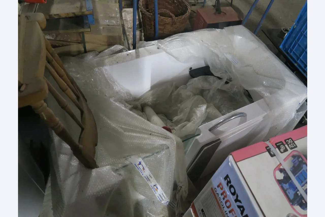 Div. techn. Einrichtung aus einem Lagerbestand-4