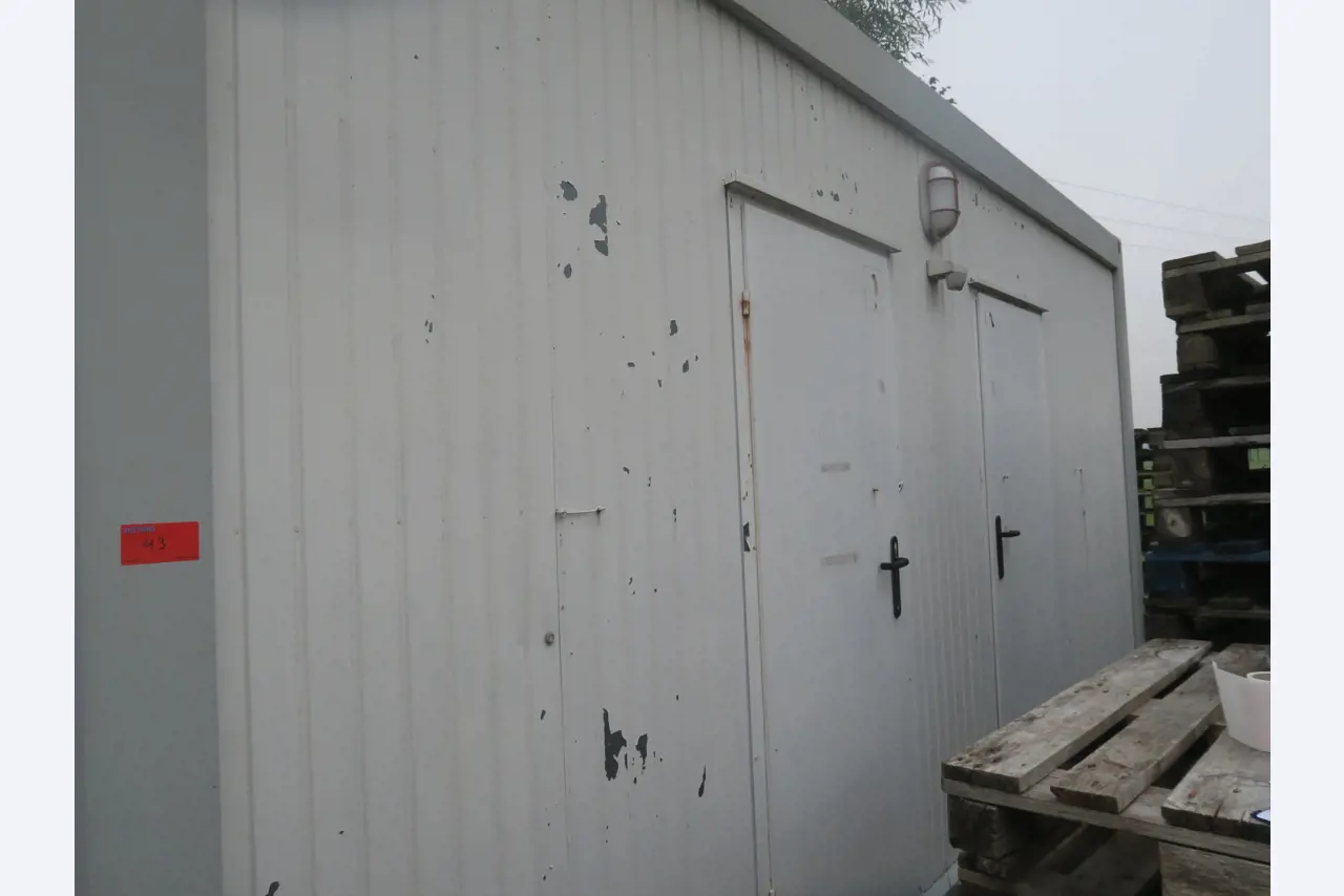 Div. techn. Einrichtung aus einem Lagerbestand-1