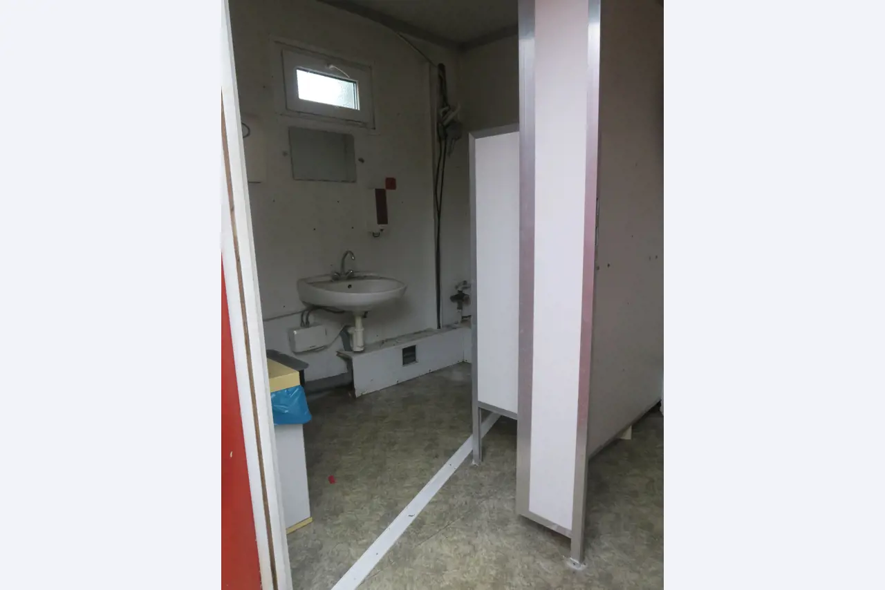 Div. techn. Einrichtung aus einem Lagerbestand-3