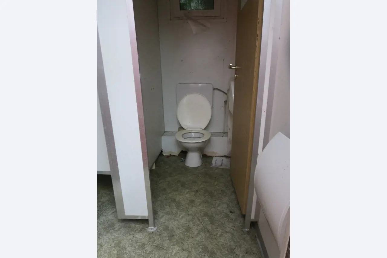 Div. techn. Einrichtung aus einem Lagerbestand-4