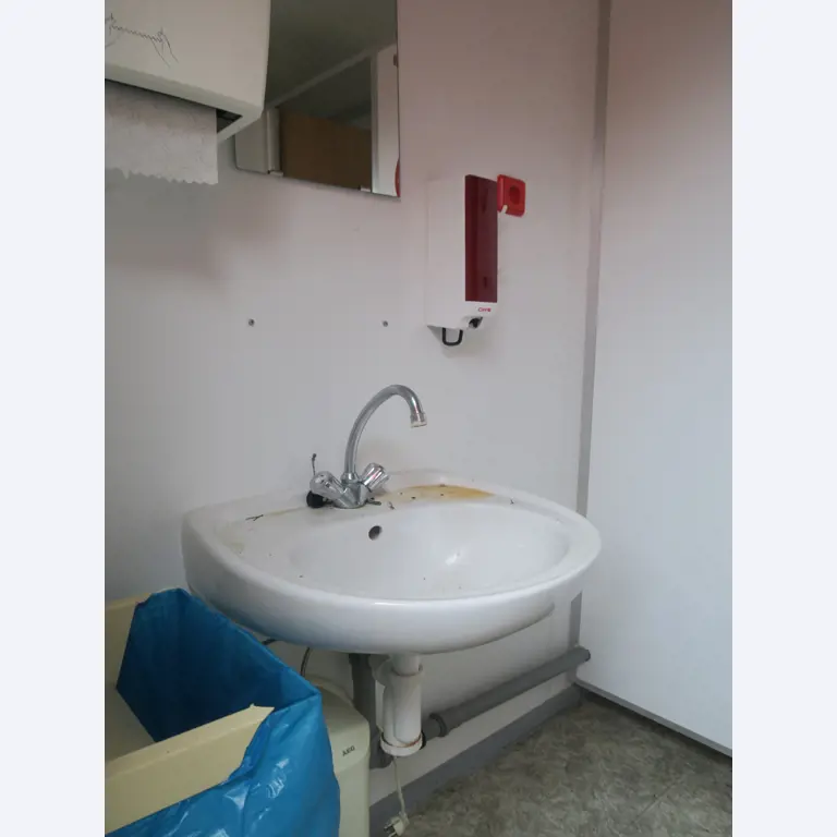 Div. techn. Einrichtung aus einem Lagerbestand-5