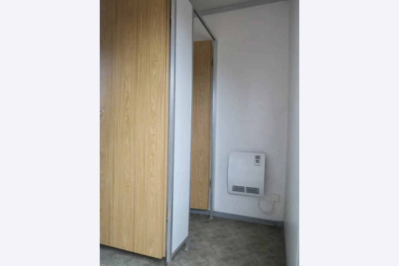 Div. techn. Einrichtung aus einem Lagerbestand-6