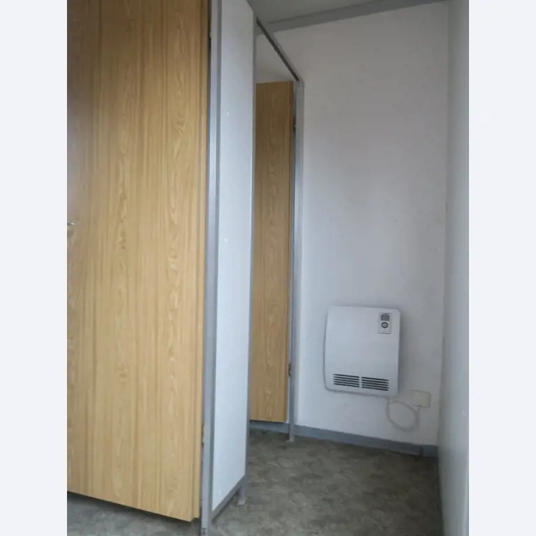 Div. techn. Einrichtung aus einem Lagerbestand-6