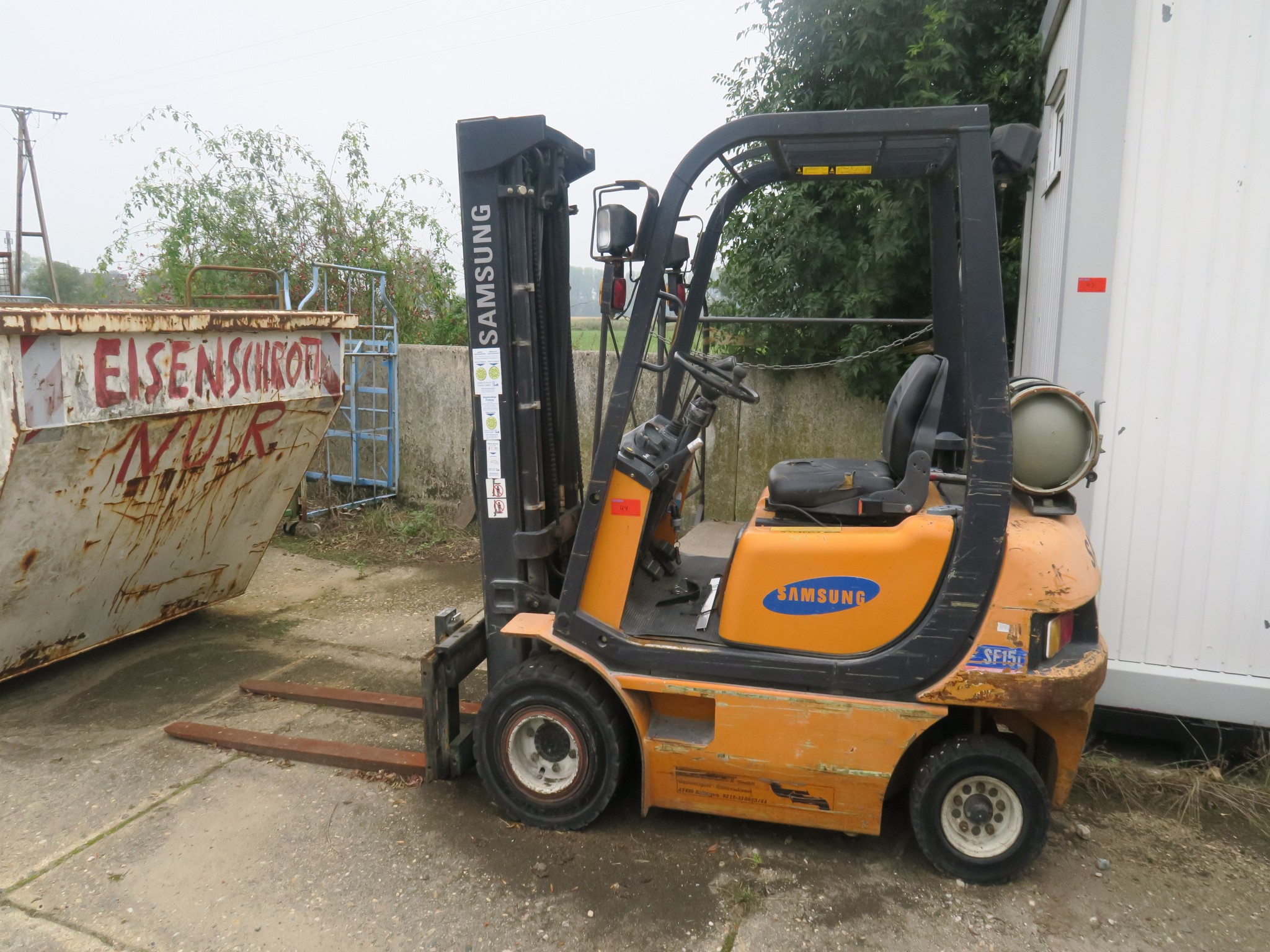 Różne urządzenia techniczne z magazynu-1