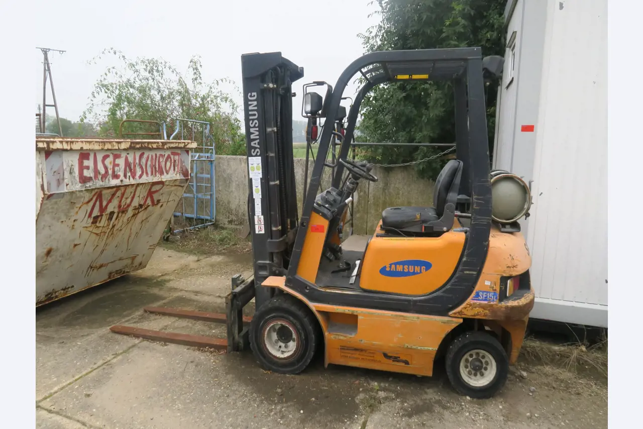 Div. techn. Einrichtung aus einem Lagerbestand-1