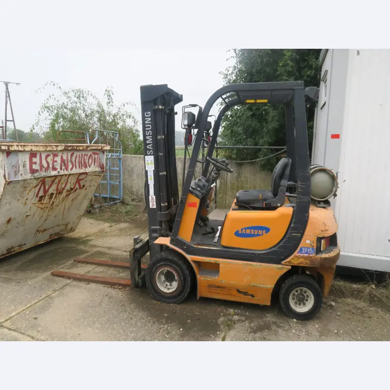 Div. techn. Einrichtung aus einem Lagerbestand-1