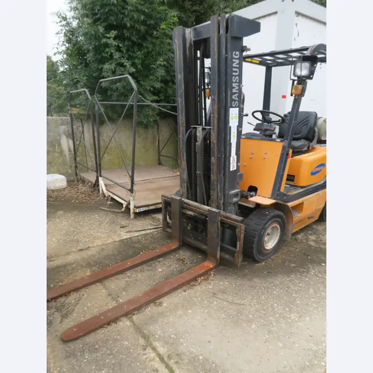 Div. techn. Einrichtung aus einem Lagerbestand-5