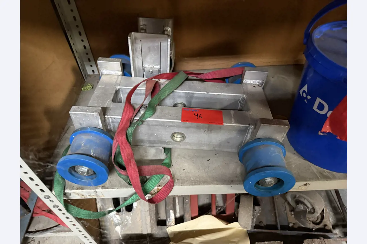 Div. techn. Einrichtung aus einem Lagerbestand-2