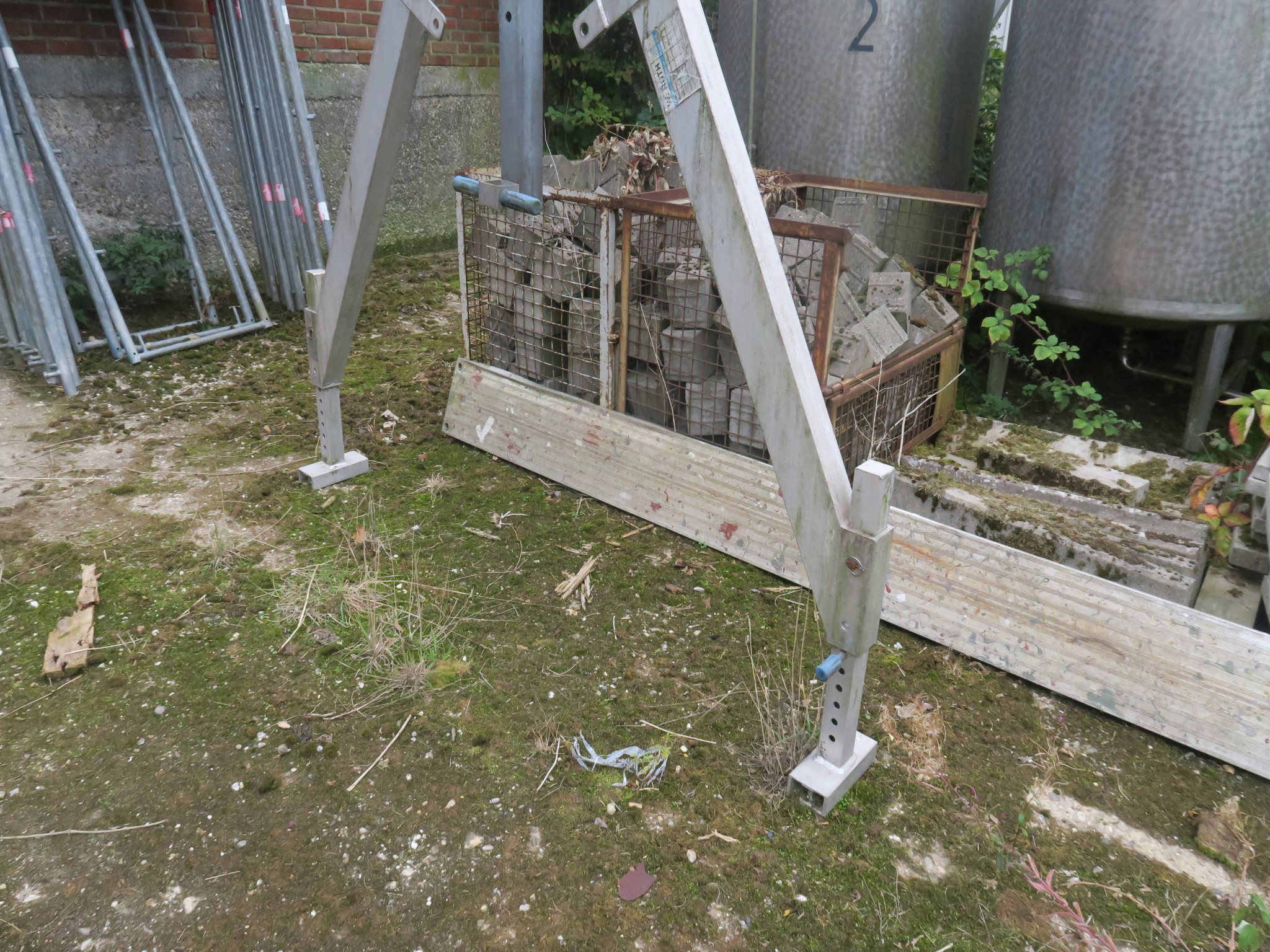 Různé technické vybavení ze skladu-4