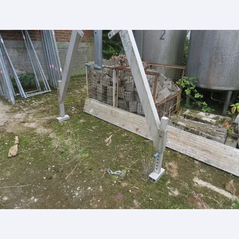 Div. techn. Einrichtung aus einem Lagerbestand-4