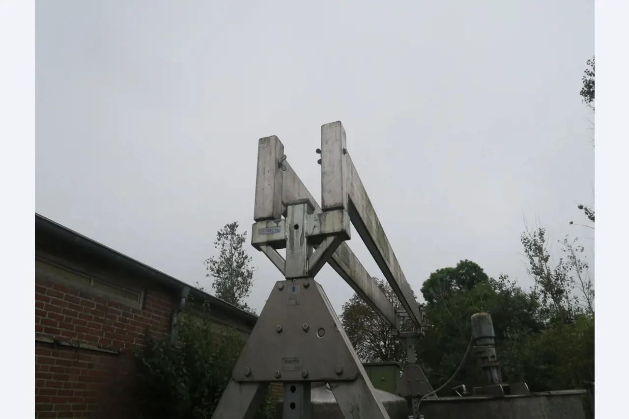 Div. techn. Einrichtung aus einem Lagerbestand-1