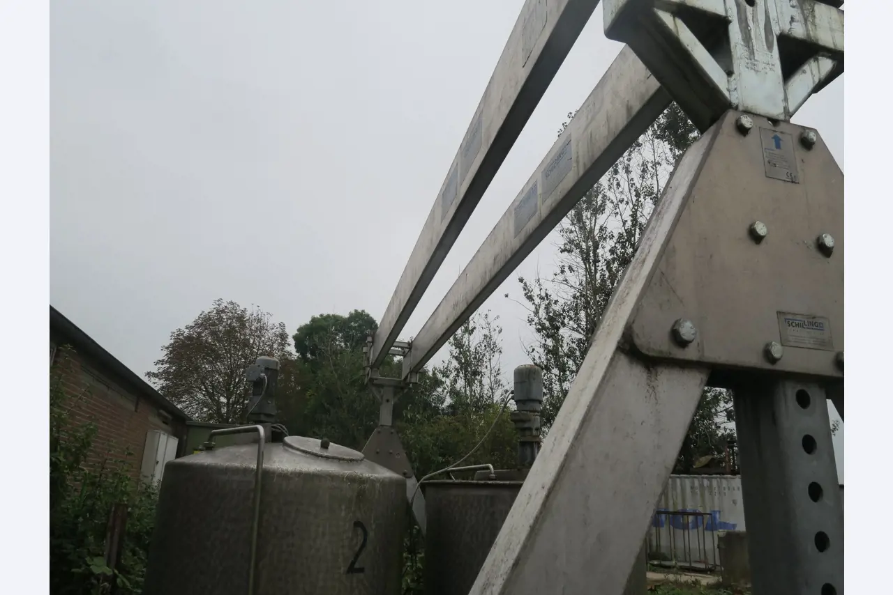 Div. techn. Einrichtung aus einem Lagerbestand-5