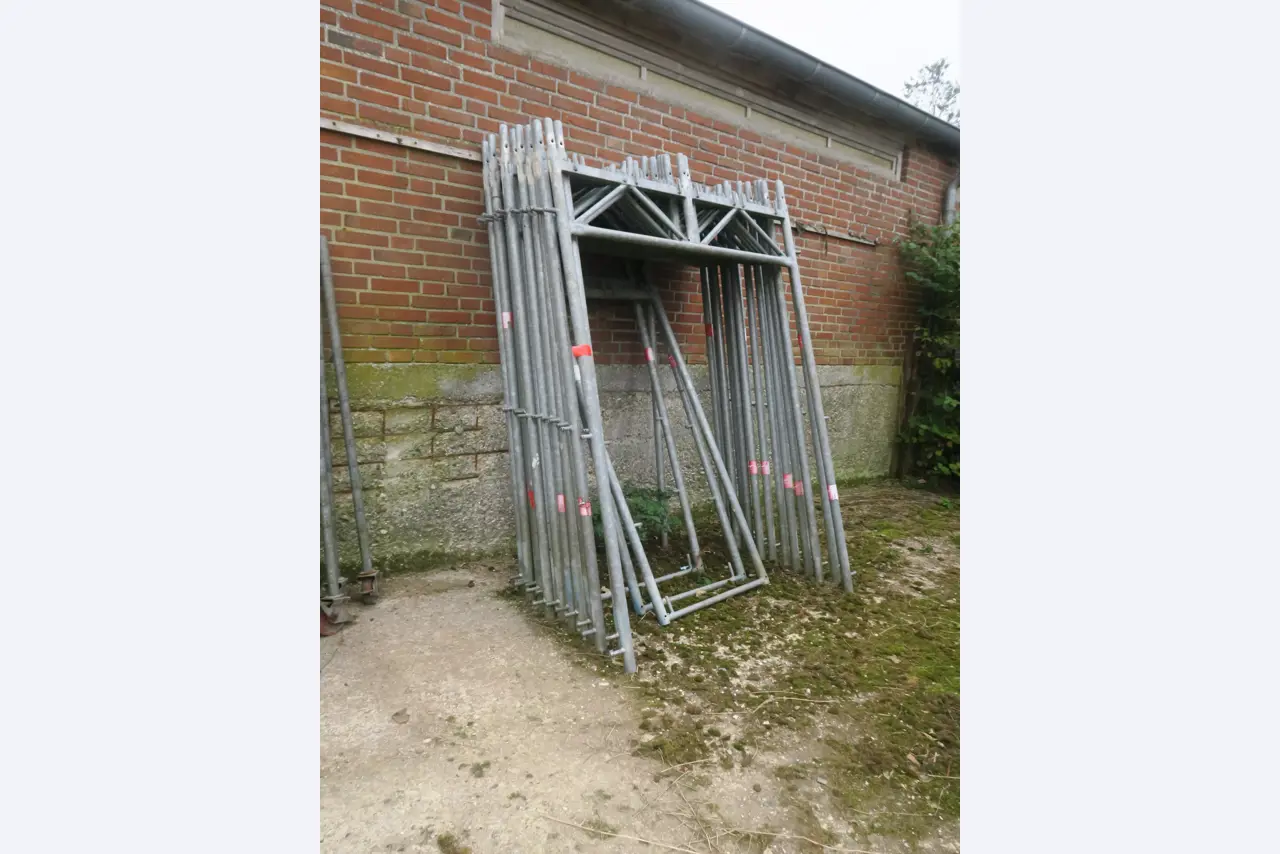 Div. techn. Einrichtung aus einem Lagerbestand-1