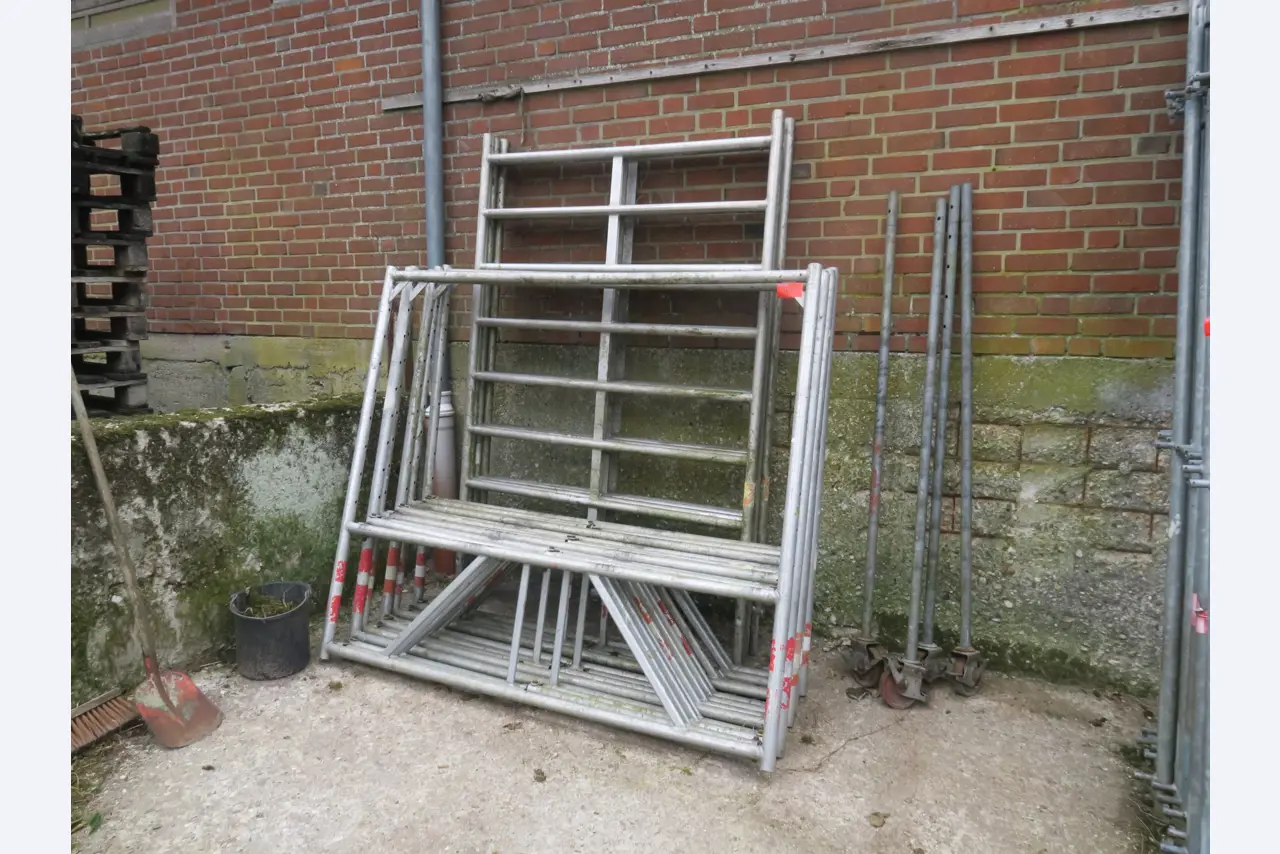 Div. techn. Einrichtung aus einem Lagerbestand-1