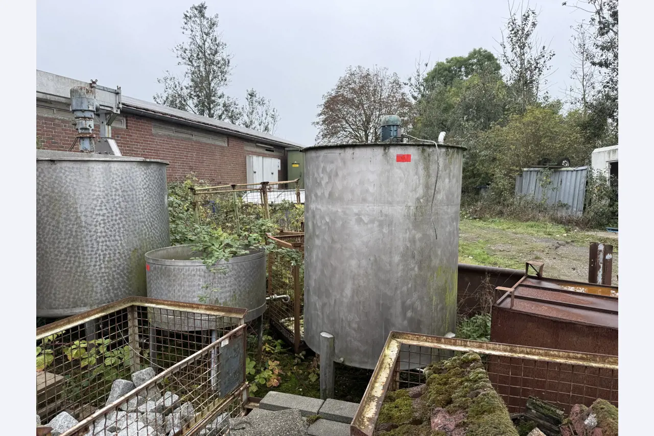 Div. techn. Einrichtung aus einem Lagerbestand-1