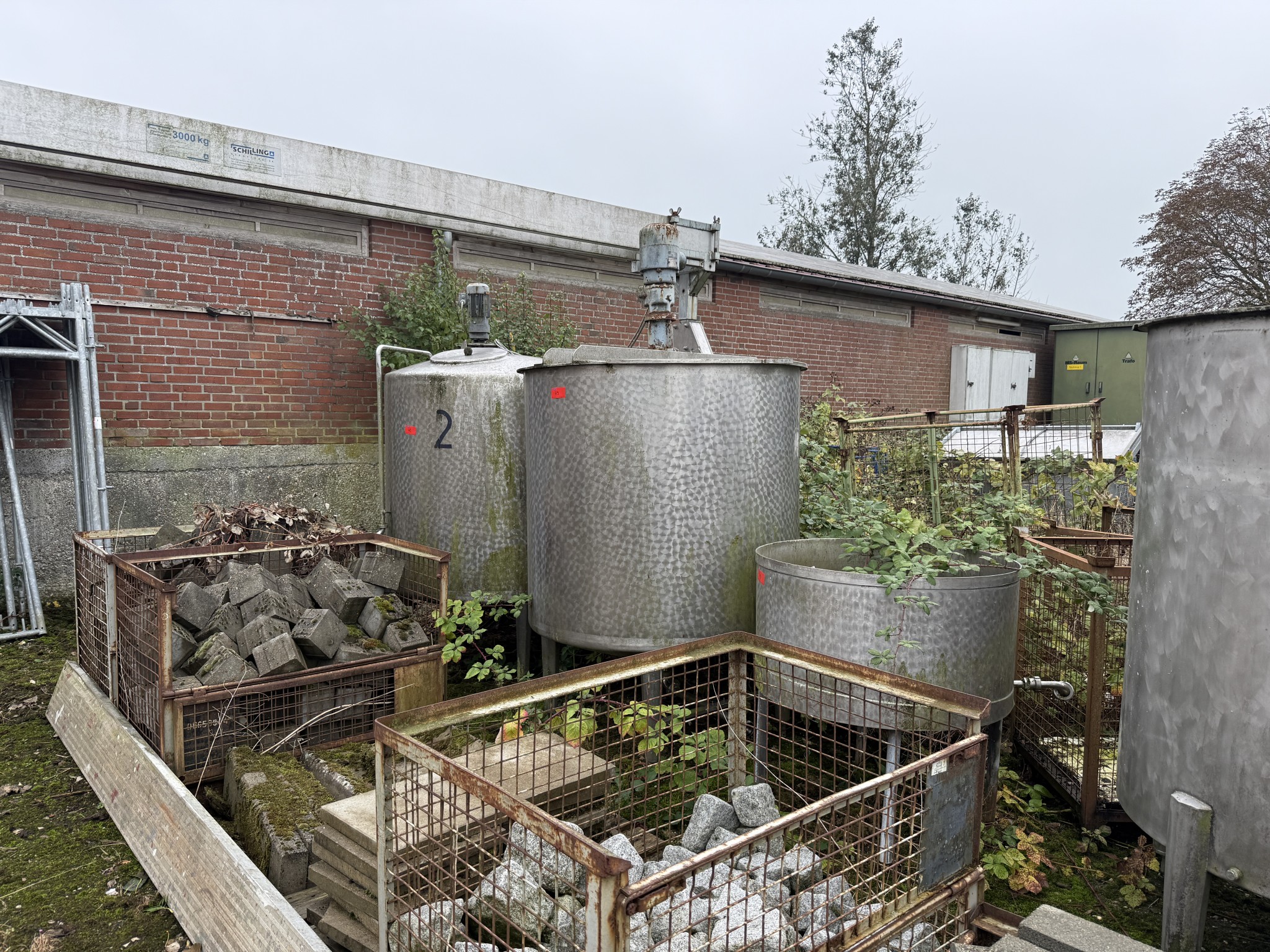 Różne urządzenia techniczne z magazynu-2