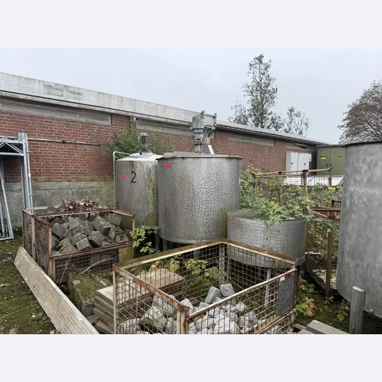 Div. techn. Einrichtung aus einem Lagerbestand-2