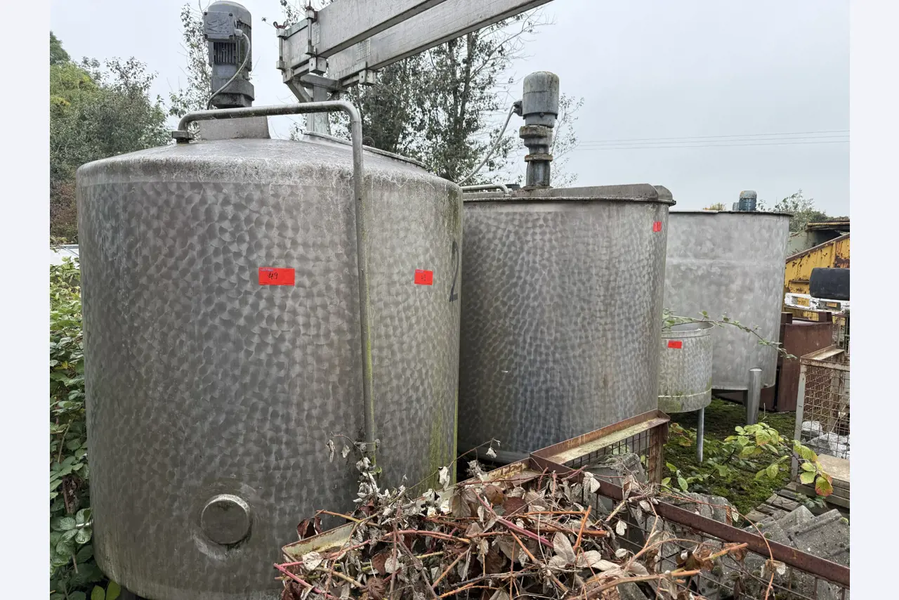 Div. techn. Einrichtung aus einem Lagerbestand-3