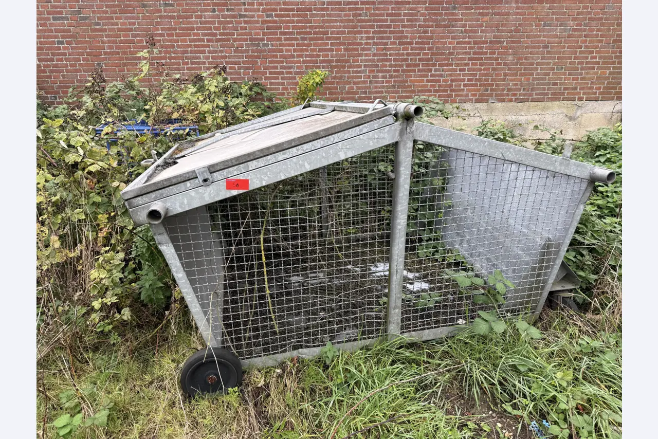 Div. techn. Einrichtung aus einem Lagerbestand-1