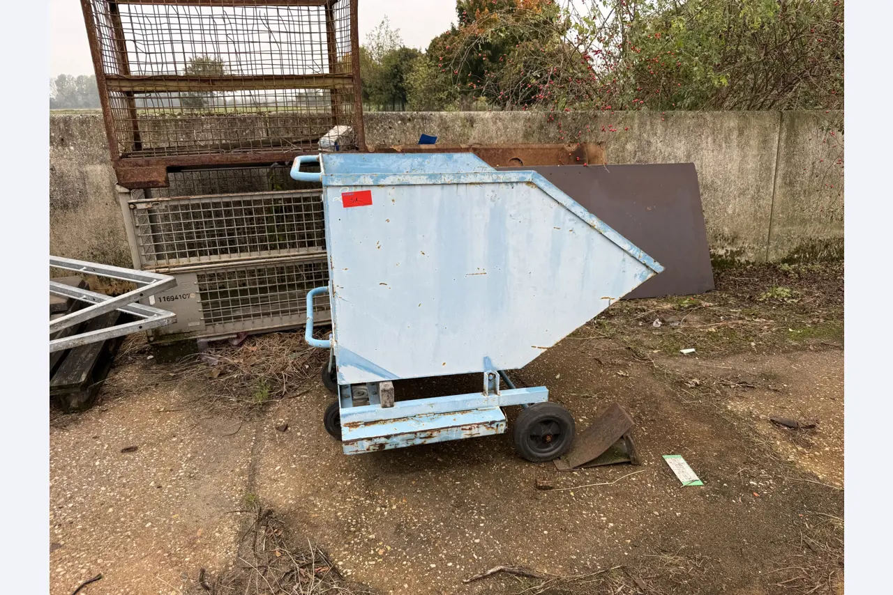 Div. techn. Einrichtung aus einem Lagerbestand-1