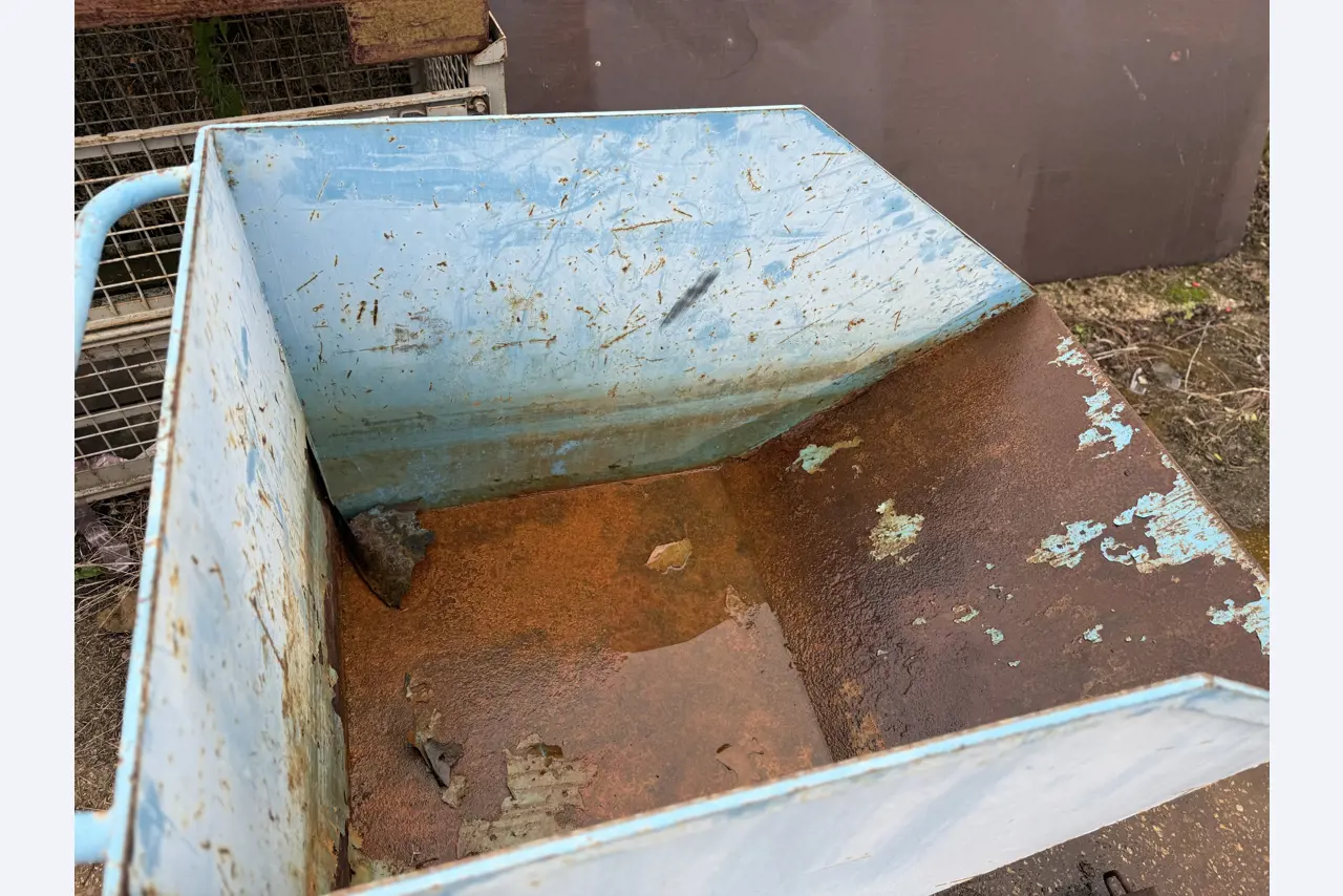 Div. techn. Einrichtung aus einem Lagerbestand-3