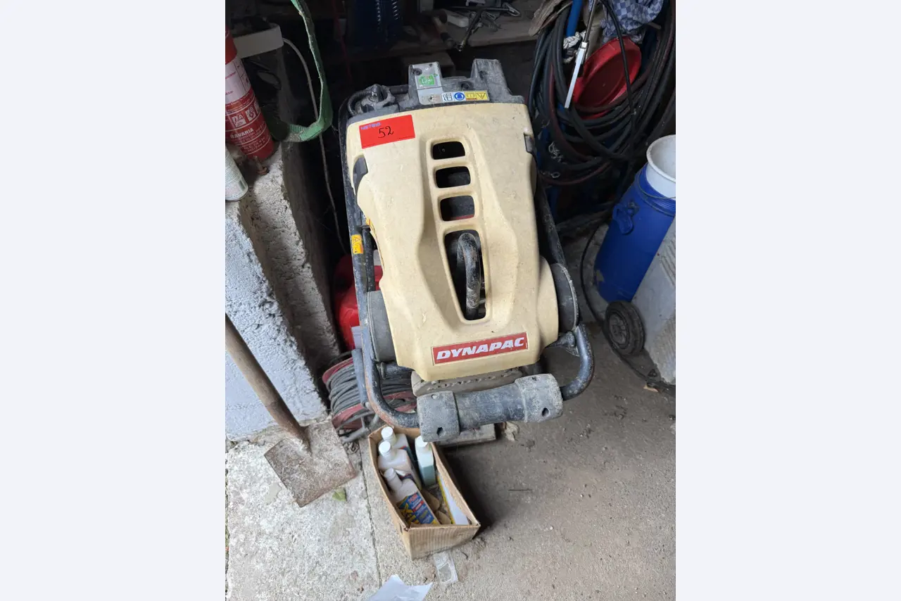 Div. techn. Einrichtung aus einem Lagerbestand-1