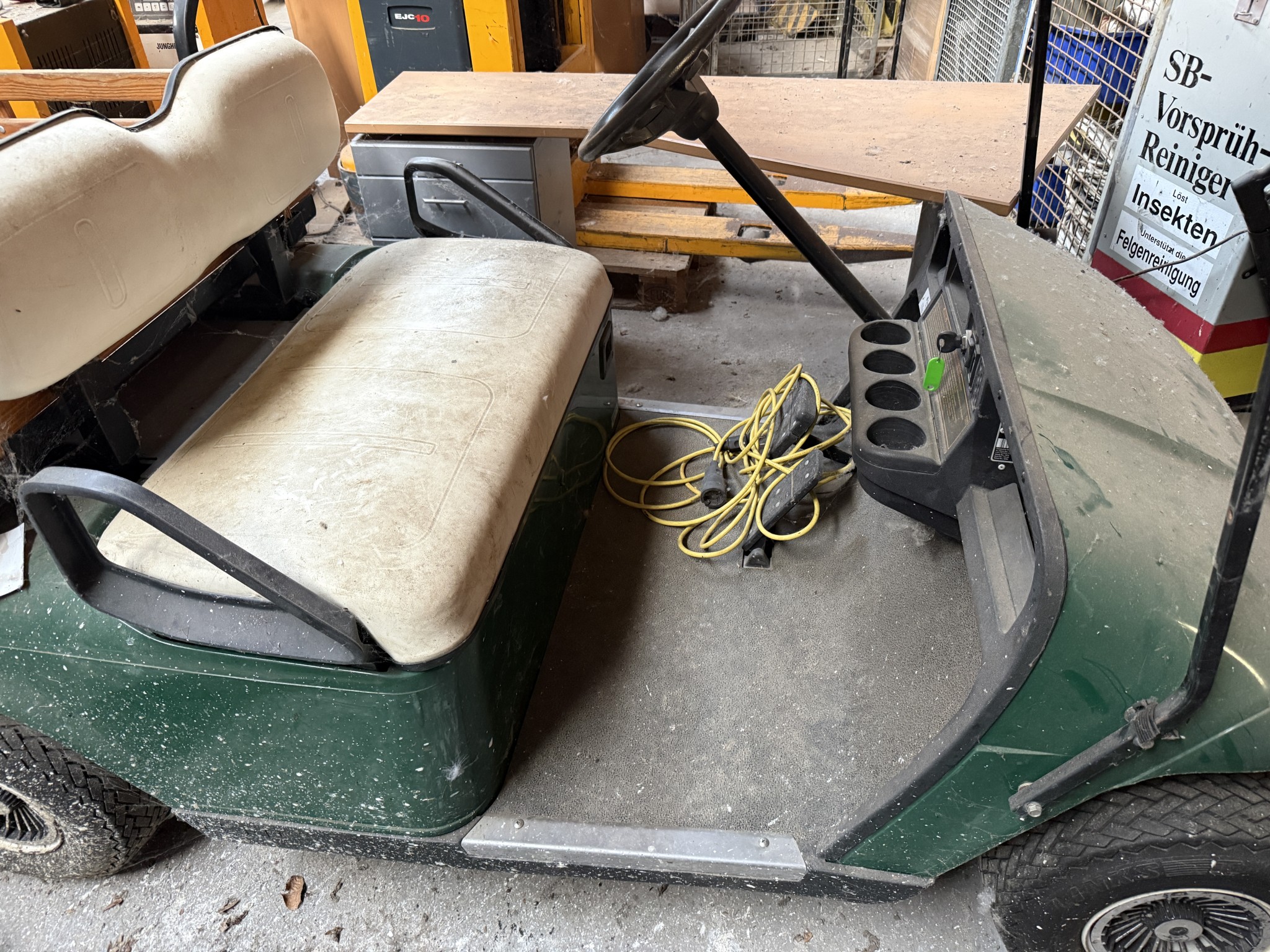 Różne urządzenia techniczne z magazynu-2