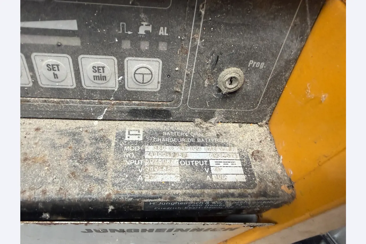 Div. techn. Einrichtung aus einem Lagerbestand-2