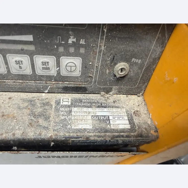 Div. techn. Einrichtung aus einem Lagerbestand-2