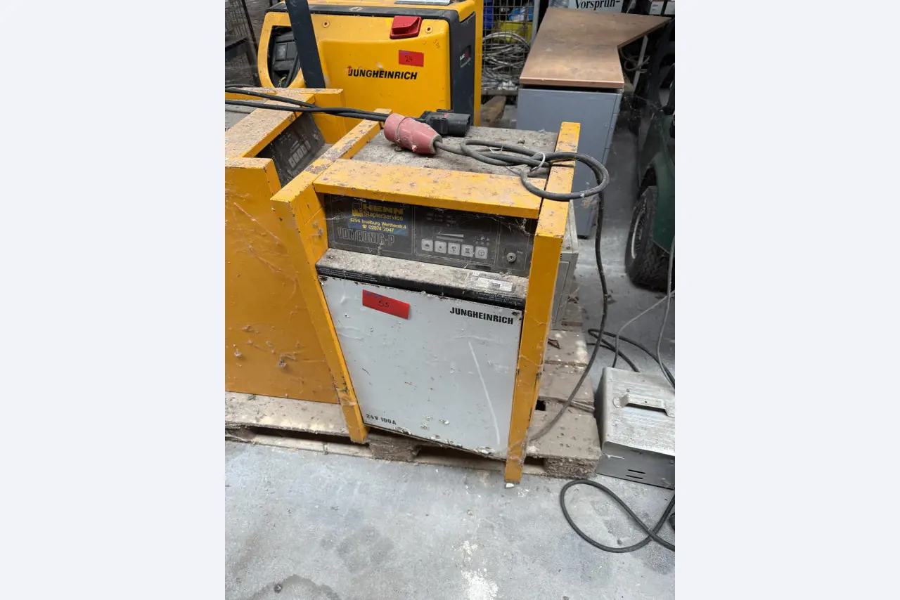 Div. techn. Einrichtung aus einem Lagerbestand-1