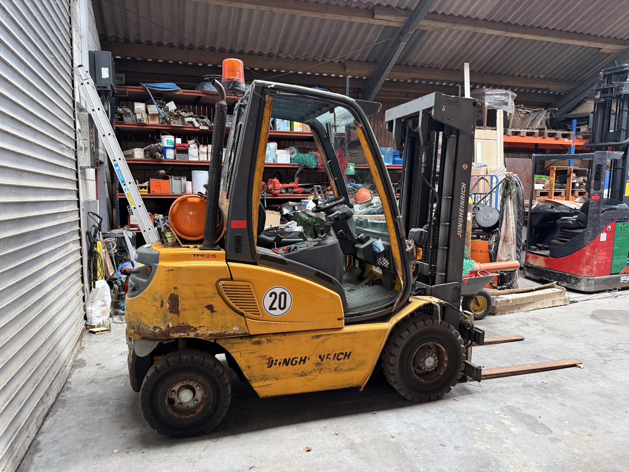 Różne urządzenia techniczne z magazynu-1